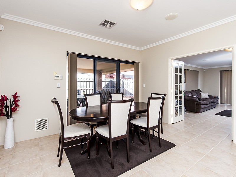 25 Blue Wren Gardens, Coodanup WA 6210