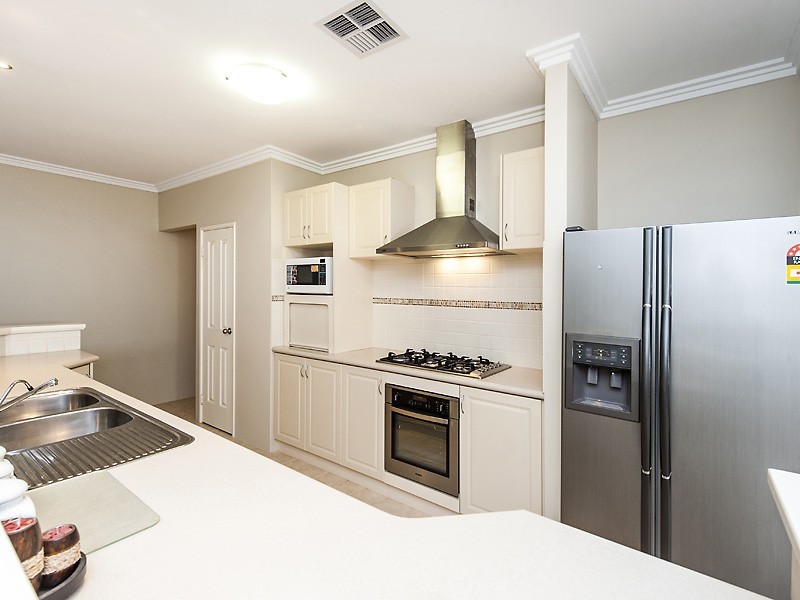 25 Blue Wren Gardens, Coodanup WA 6210