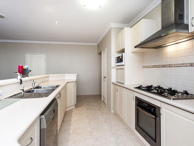 25 Blue Wren Gardens, Coodanup WA 6210