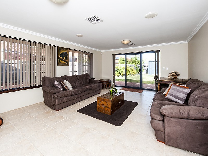 25 Blue Wren Gardens, Coodanup WA 6210