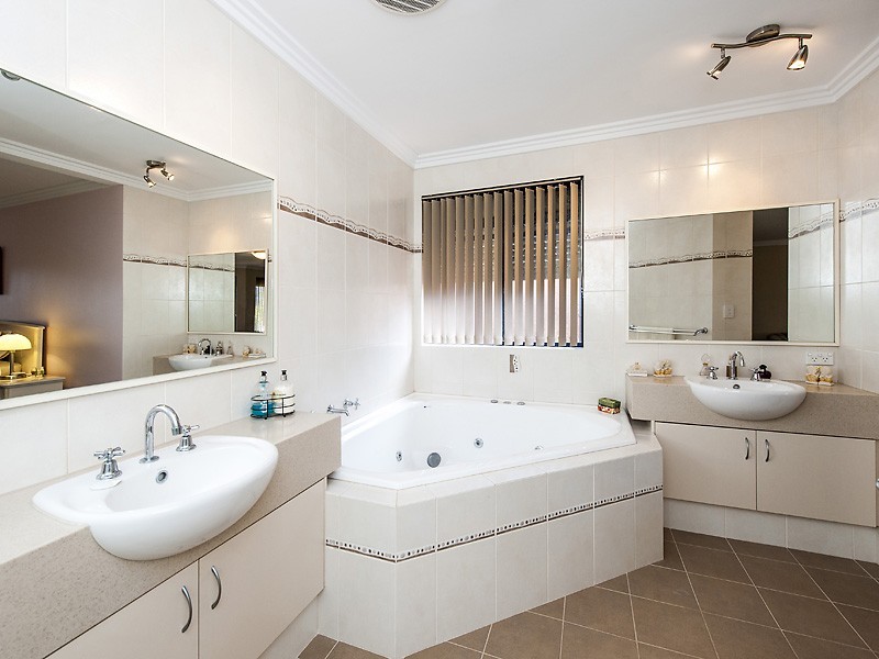 25 Blue Wren Gardens, Coodanup WA 6210