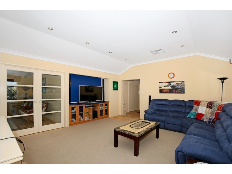 15 Chantilly Circuit, Meadow Springs WA 6210