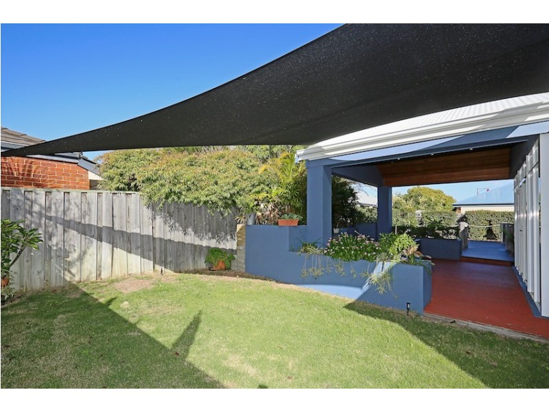 15 Chantilly Circuit, Meadow Springs WA 6210