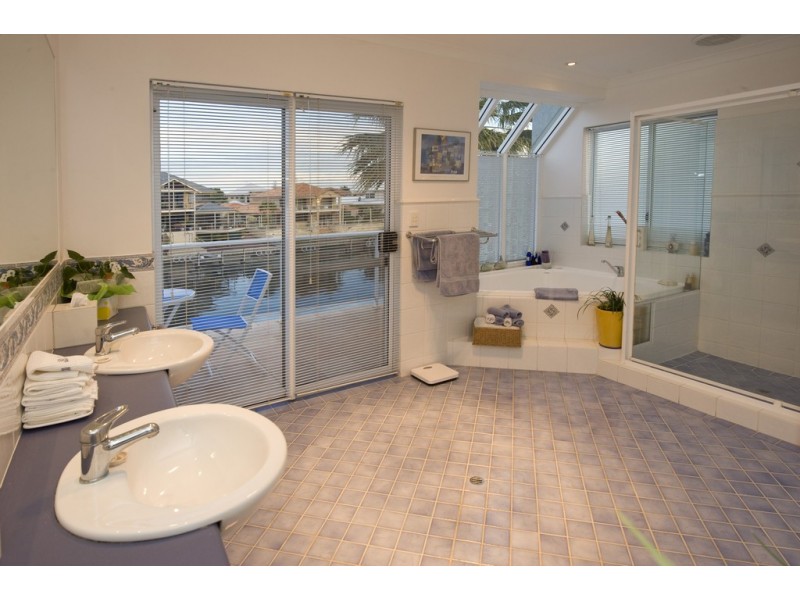 9 Siska Court, Halls Head WA 6210