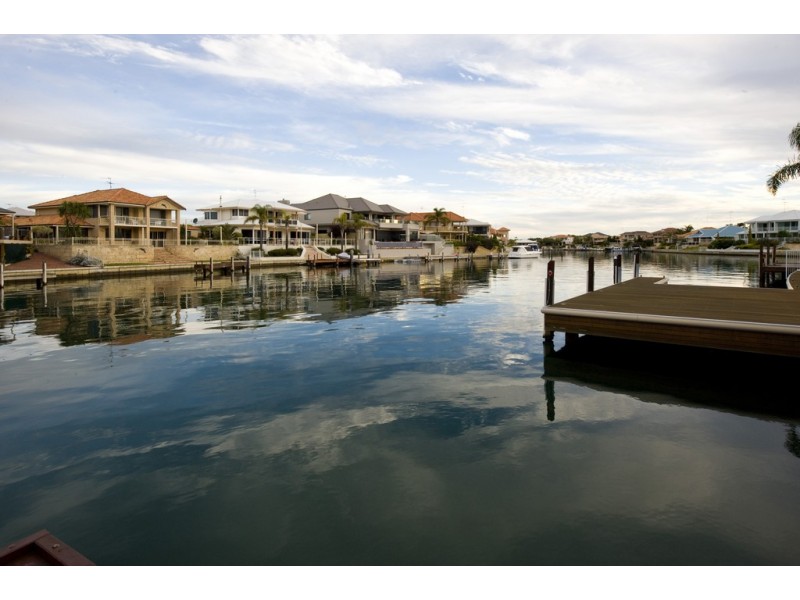 9 Siska Court, Halls Head WA 6210