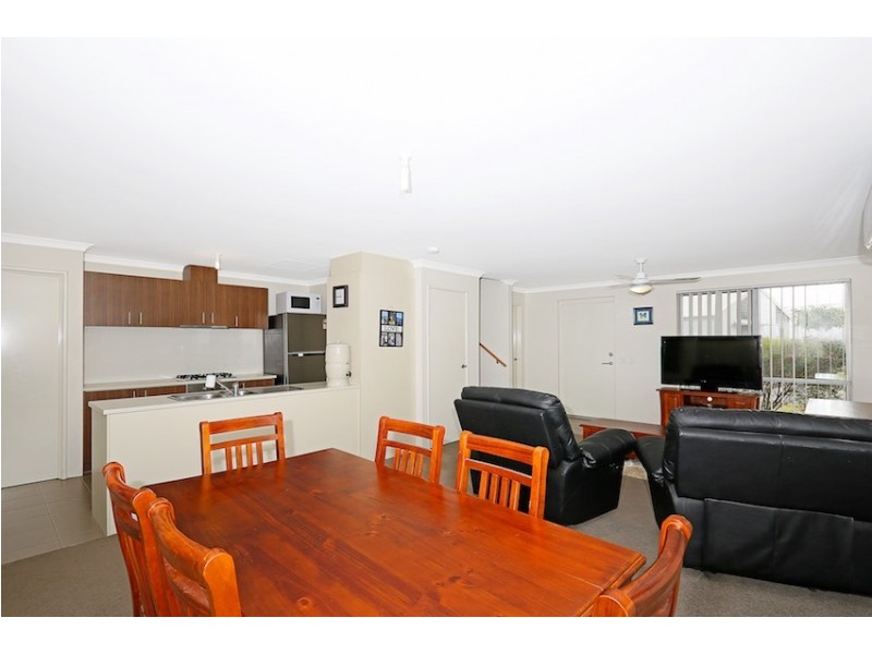 25 Elkridge Turn, Meadow Springs WA 6210