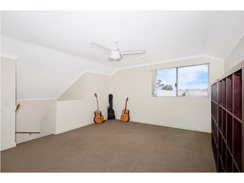 25 Elkridge Turn, Meadow Springs WA 6210