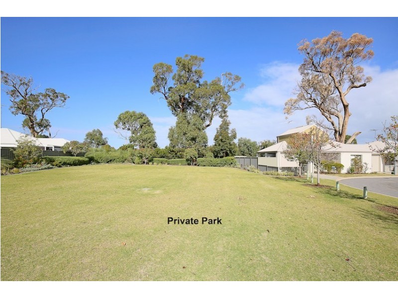 25 Elkridge Turn, Meadow Springs WA 6210