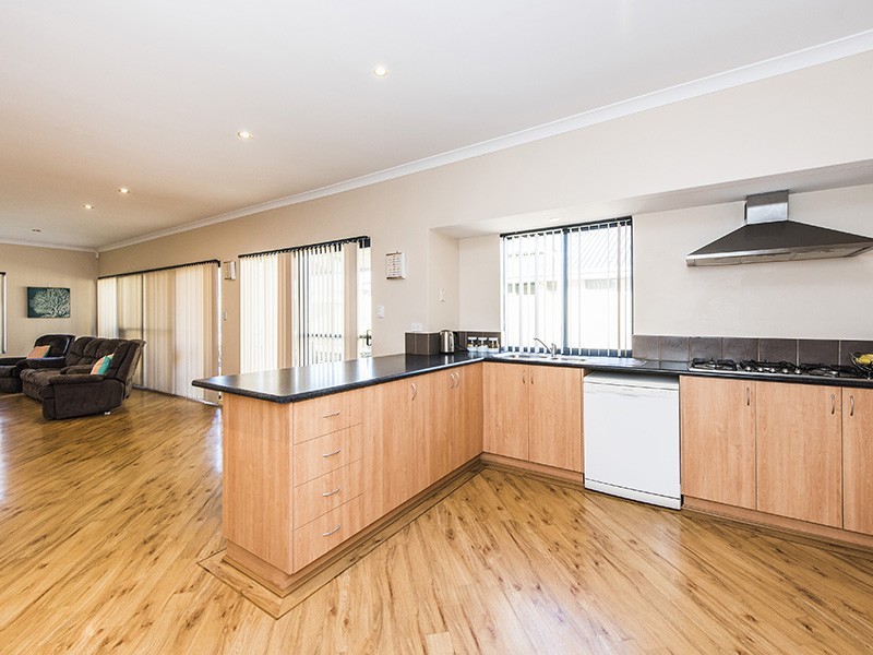 25 Guillardon Terrace, Madora Bay WA 6210