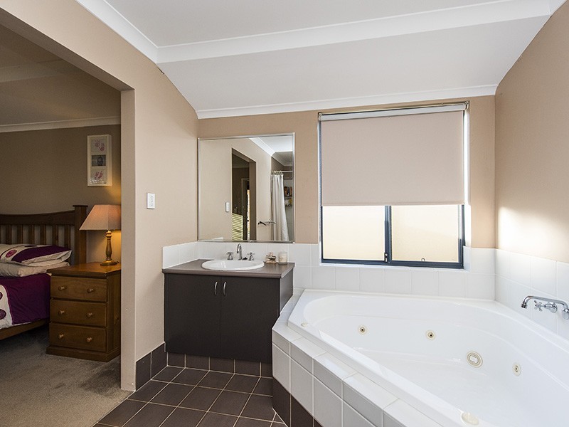 25 Guillardon Terrace, Madora Bay WA 6210