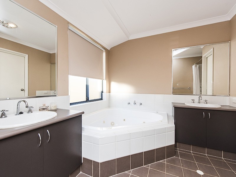 25 Guillardon Terrace, Madora Bay WA 6210