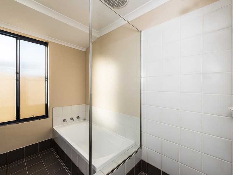 25 Guillardon Terrace, Madora Bay WA 6210