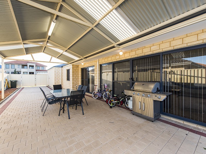 25 Guillardon Terrace, Madora Bay WA 6210