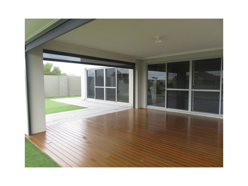 8 Gael Place, Dudley Park WA 6210