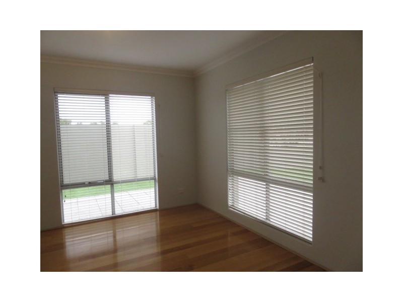 8 Gael Place, Dudley Park WA 6210