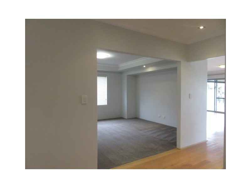 8 Gael Place, Dudley Park WA 6210