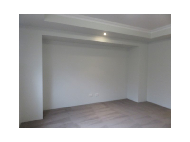 8 Gael Place, Dudley Park WA 6210