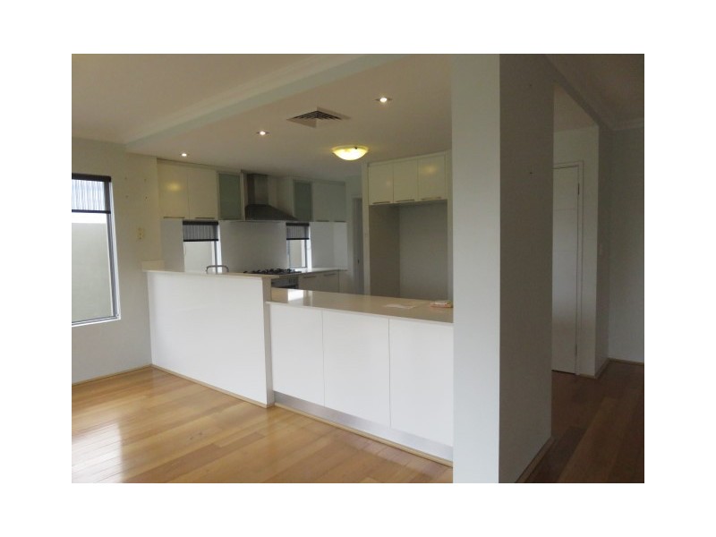 8 Gael Place, Dudley Park WA 6210