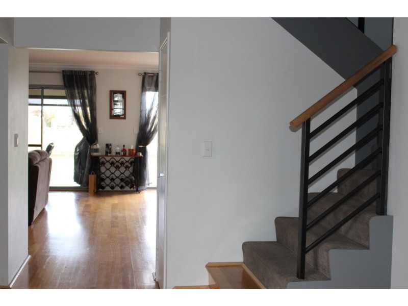 8 Gael Place, Dudley Park WA 6210