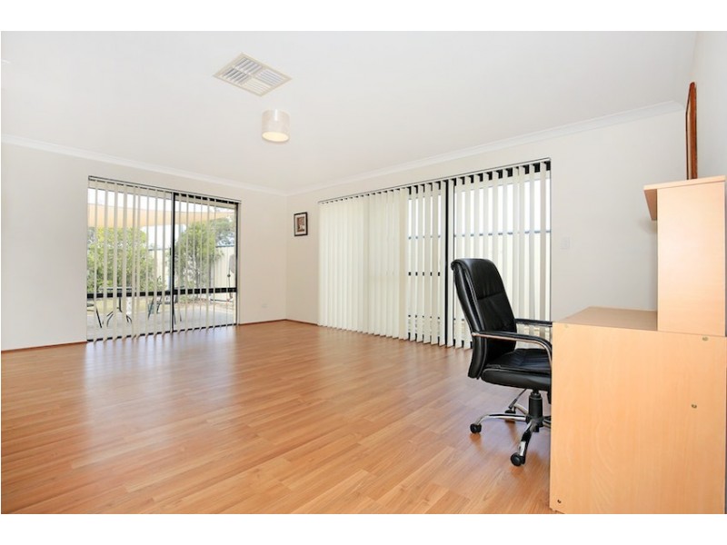 2 Capilano Court, Meadow Springs WA 6210
