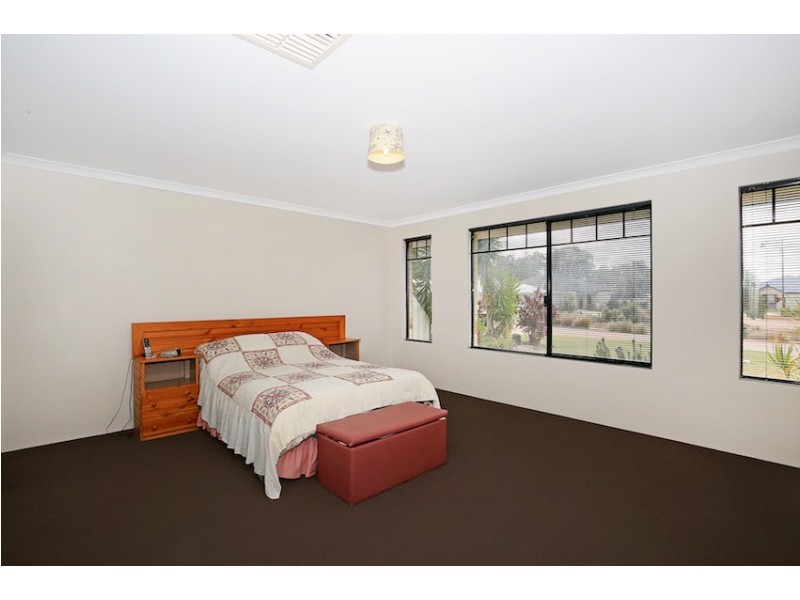 2 Capilano Court, Meadow Springs WA 6210