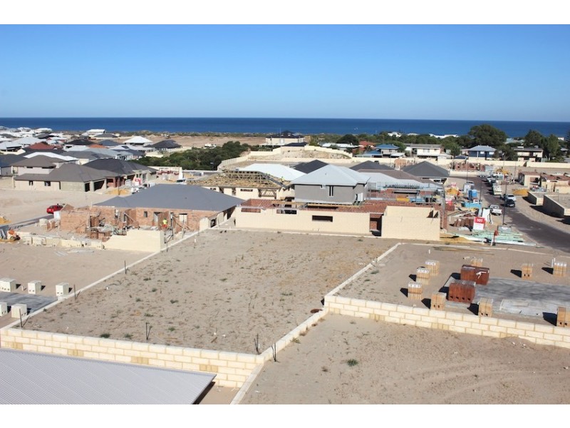 14 Lisle Road, Madora Bay WA 6210