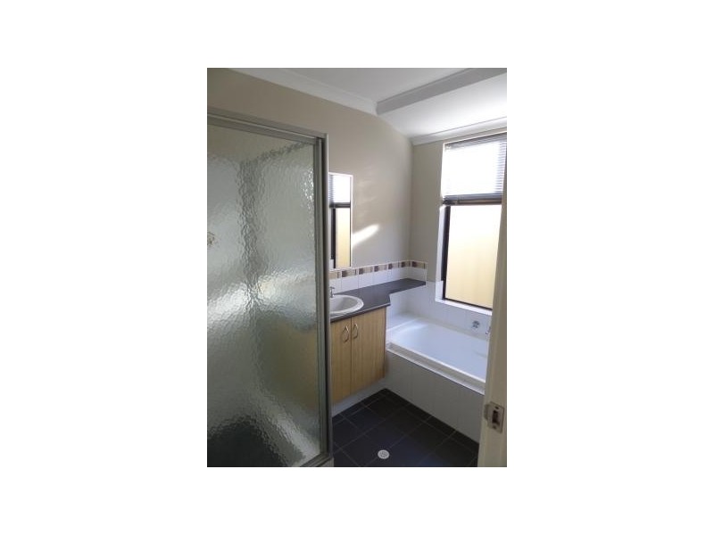 8 Banksiadale Gate, Lakelands WA 6180