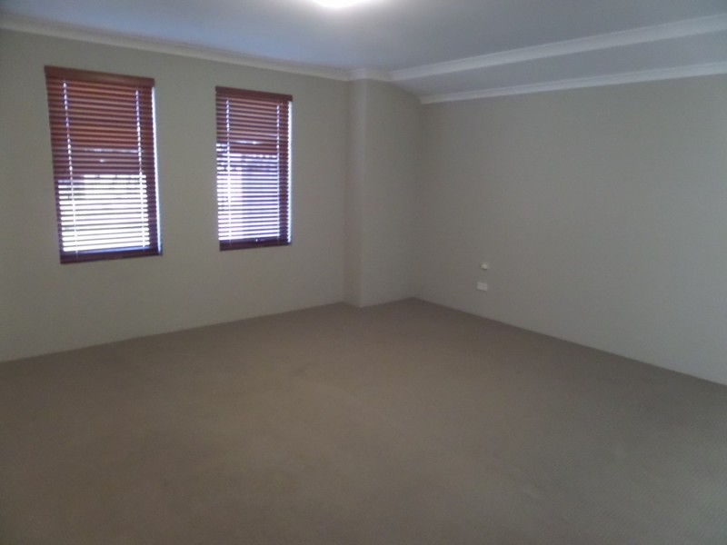 8 Banksiadale Gate, Lakelands WA 6180