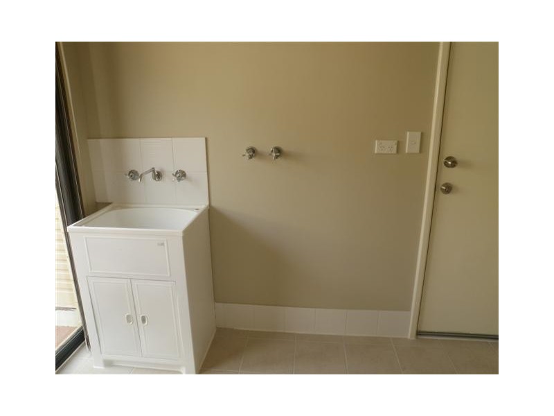 8 Banksiadale Gate, Lakelands WA 6180