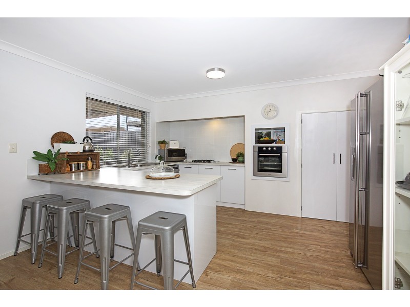 14 Scrivener Place, Halls Head WA 6210