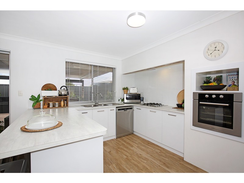 14 Scrivener Place, Halls Head WA 6210