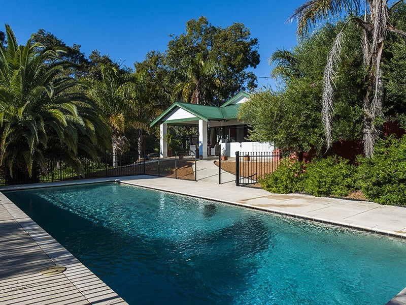 16 Raywood Road, Bouvard WA 6211