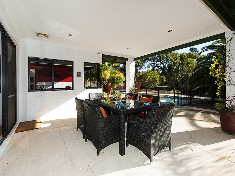 16 Raywood Road, Bouvard WA 6211