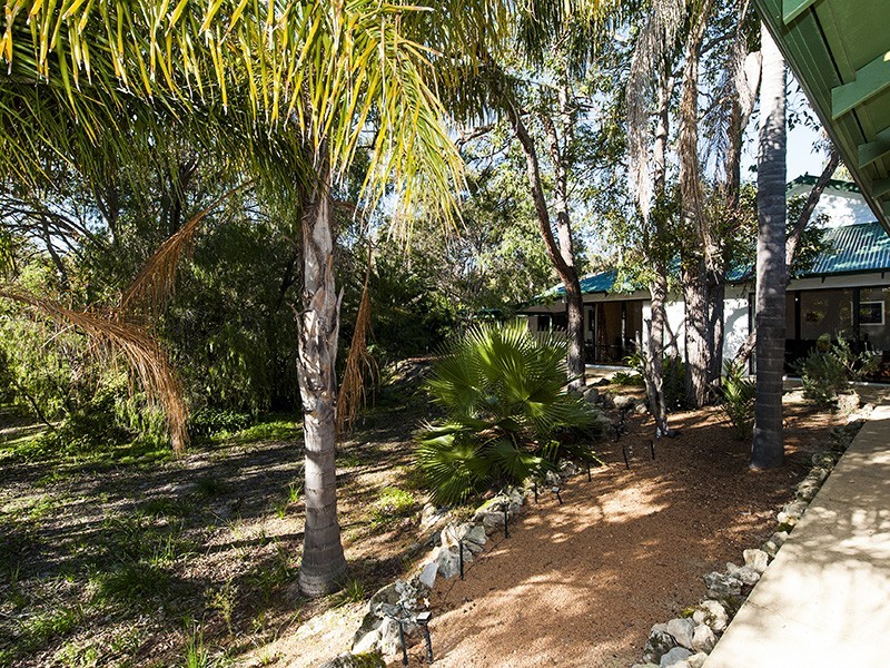 16 Raywood Road, Bouvard WA 6211