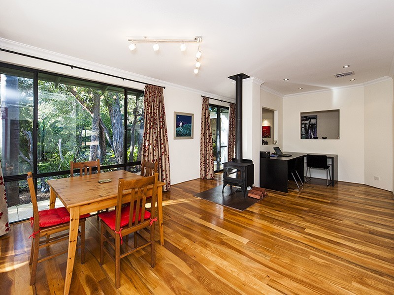 16 Raywood Road, Bouvard WA 6211