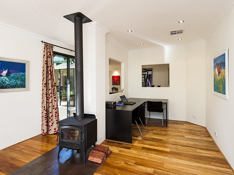 16 Raywood Road, Bouvard WA 6211