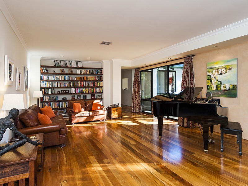 16 Raywood Road, Bouvard WA 6211