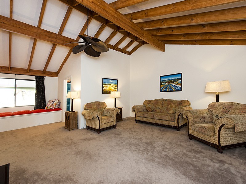 16 Raywood Road, Bouvard WA 6211