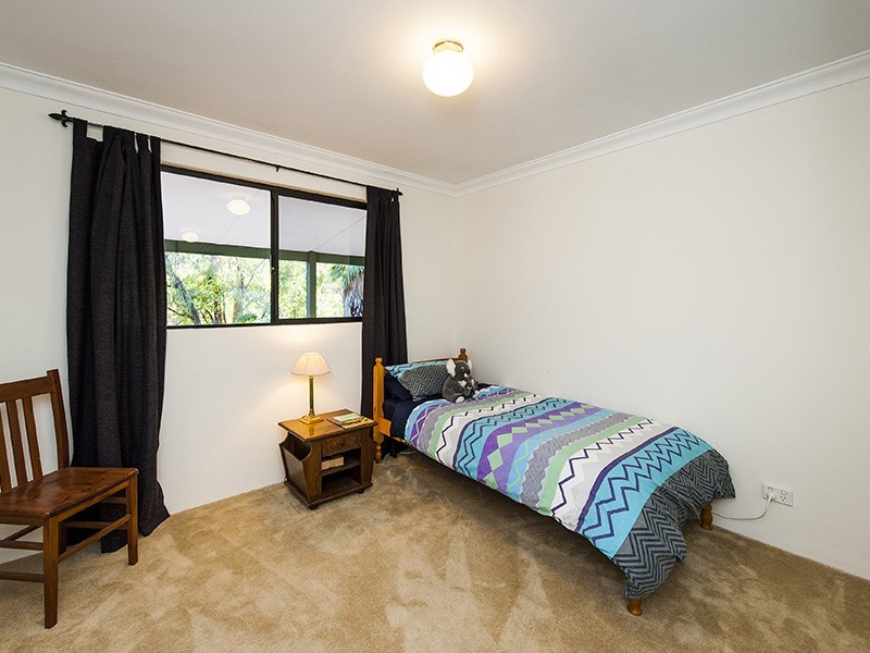 16 Raywood Road, Bouvard WA 6211