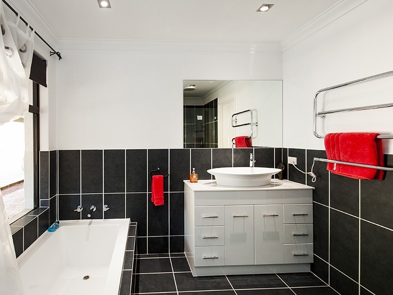 16 Raywood Road, Bouvard WA 6211