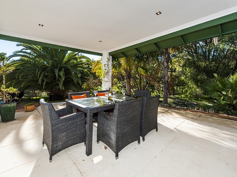 16 Raywood Road, Bouvard WA 6211