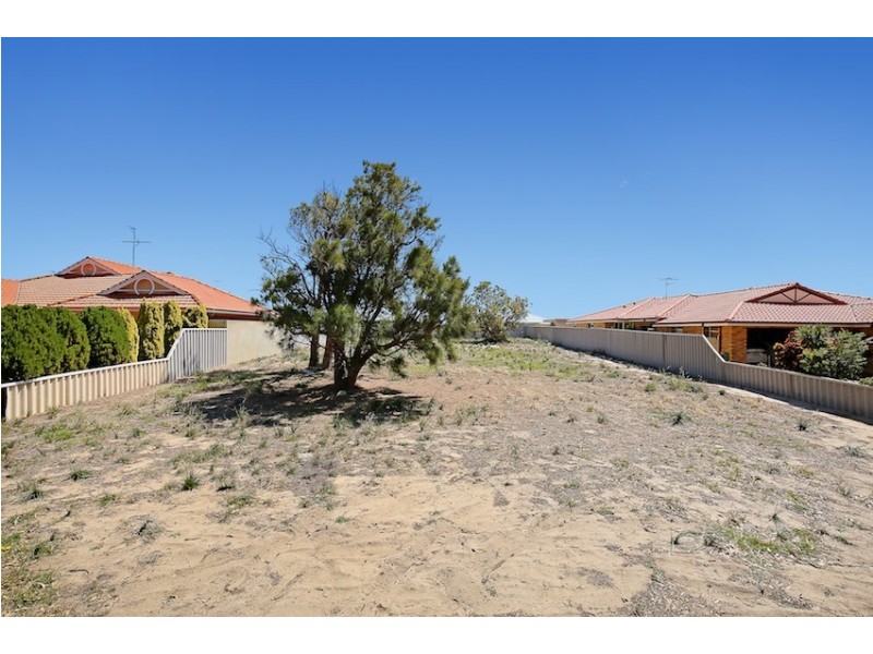 59 Oaklands Avenue, Halls Head WA 6210