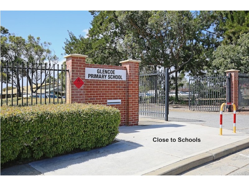 59 Oaklands Avenue, Halls Head WA 6210