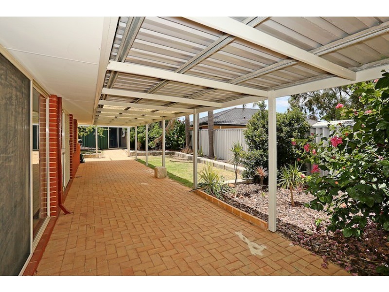 4 Waterville Retreat, Meadow Springs WA 6210