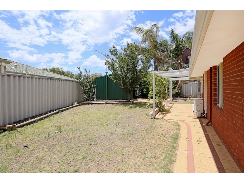 4 Waterville Retreat, Meadow Springs WA 6210