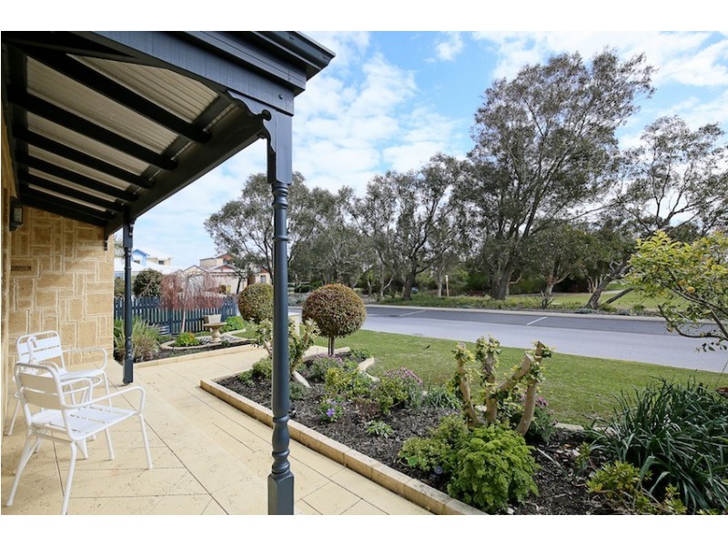 13 Darwin Terrace, Dudley Park WA 6210