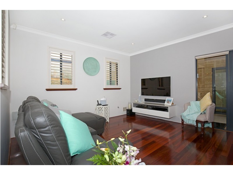 13 Darwin Terrace, Dudley Park WA 6210