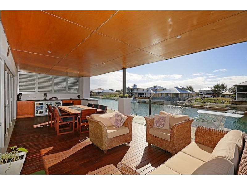 15 Sandpiper Island Retreat, Wannanup WA 6210