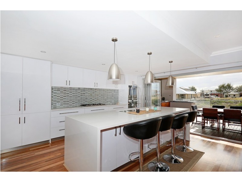 15 Sandpiper Island Retreat, Wannanup WA 6210