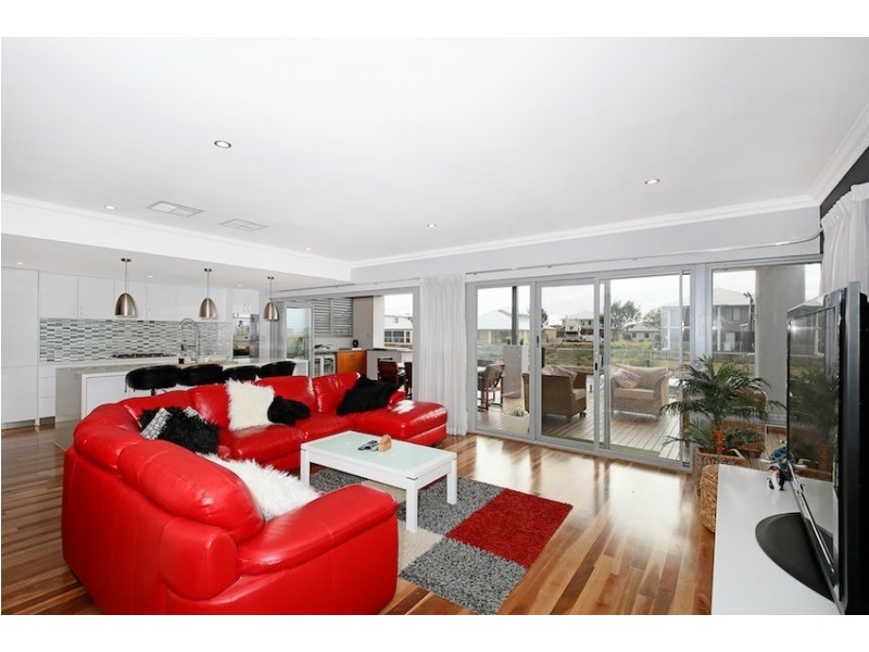 15 Sandpiper Island Retreat, Wannanup WA 6210